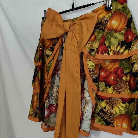 Hand Stitched Half Apron - Vintage by Candy's Aprons - Picture 4 of 5